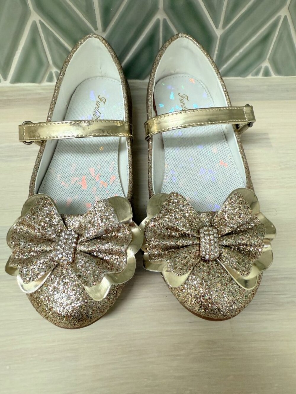 Girls Golden Mary Jane Dress shoes with bow size 1
